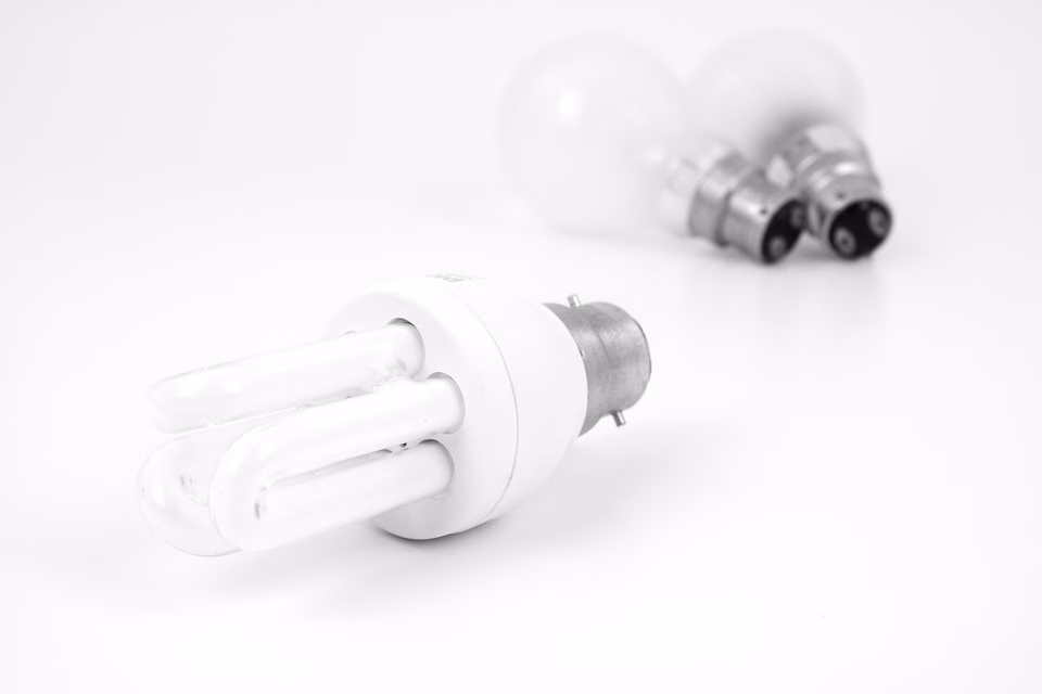 Maximizing Efficiency: How Hardware Tracking Enhances CRM Solutions