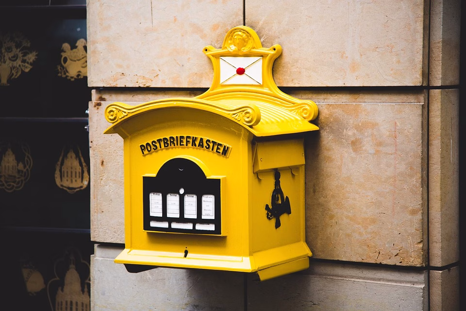 From Email to SMS: Revolutionizing Communication with CRM Integration From Email to SMS: Revolutionizing Communication with CRM Integration