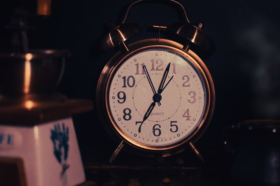 Time is Money: Best Practices for Establishing Business Hours on Your vCard Time is Money: Best Practices for Establishing Business Hours on Your vCard