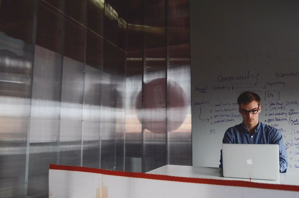 Navigating Remote Teams: Project Management in a Digital Age Navigating Remote Teams: Project Management in a Digital Age