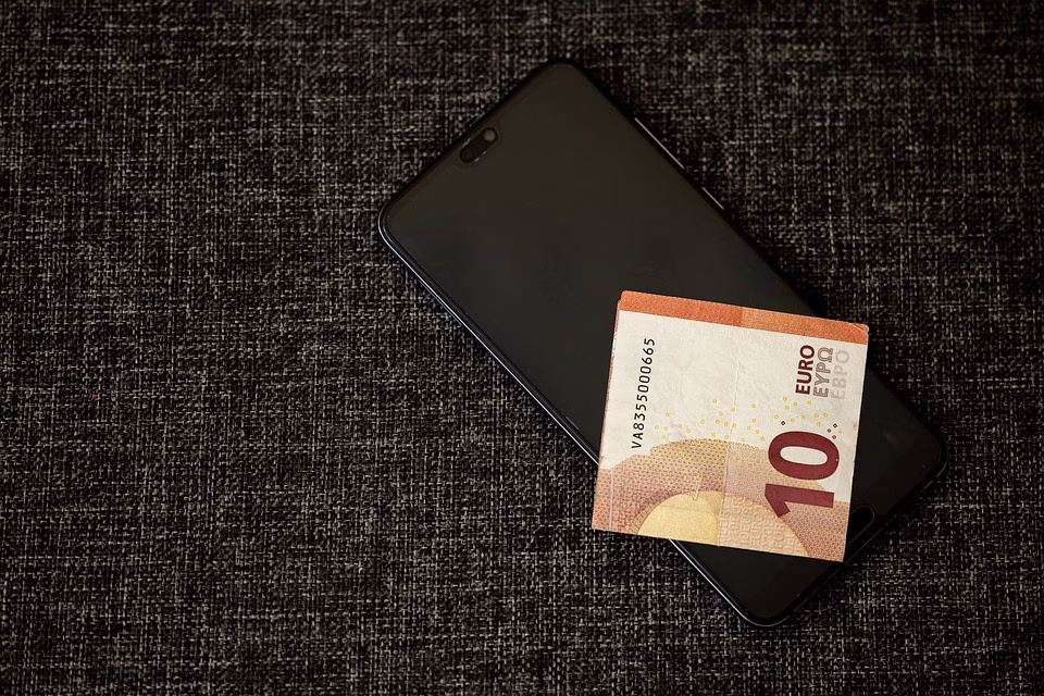 Maximize Revenue: 5 Reasons to Switch to Recurring Invoices