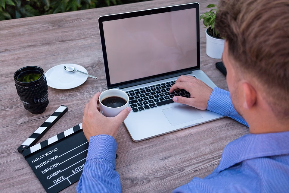 Navigating the Outsourcing Landscape: Tips for Successful Collaborations Navigating the Outsourcing Landscape: Tips for Successful Collaborations