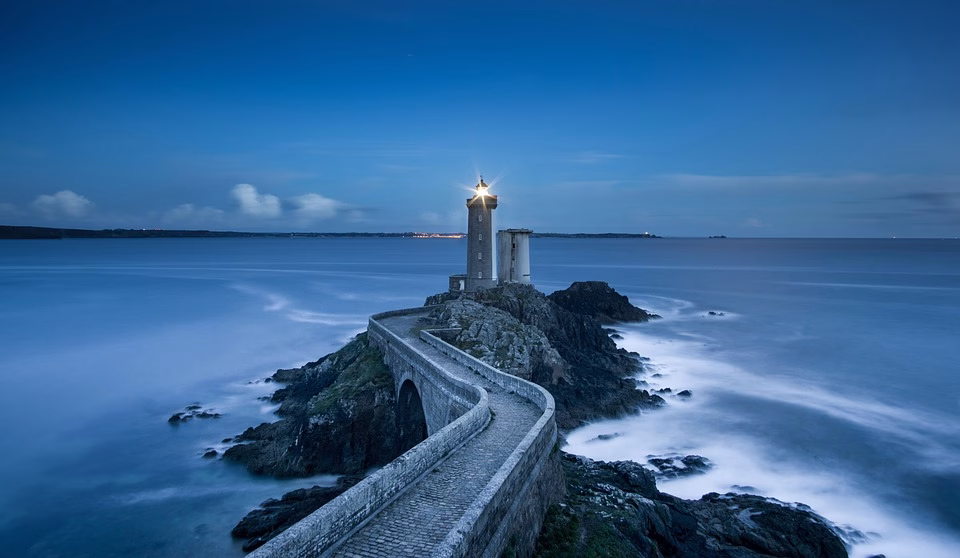 Navigating Compliance: How SaaS Payroll Systems Keep You Legal and Secure Navigating Compliance: How SaaS Payroll Systems Keep You Legal and Secure