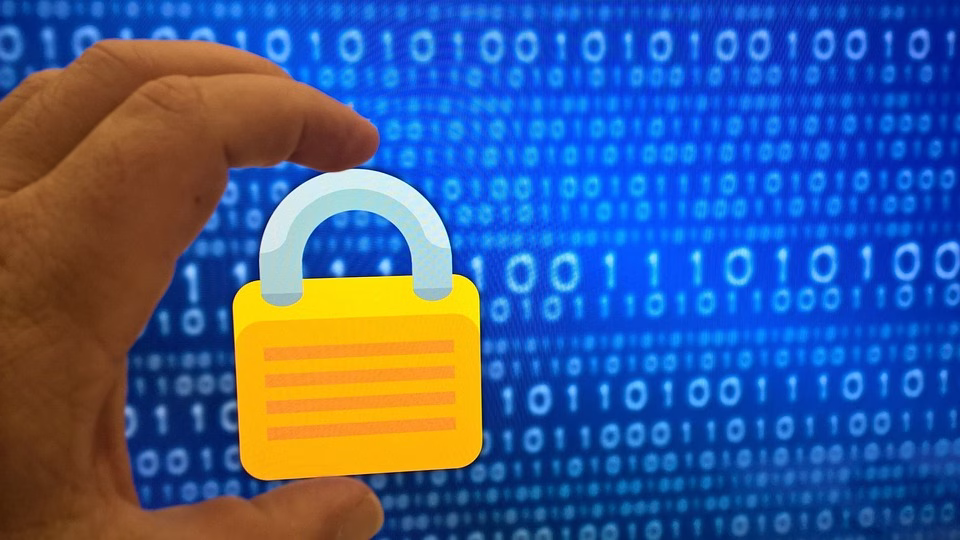 Maximizing Privacy: How to Share vCards Securely Maximizing Privacy: How to Share vCards Securely