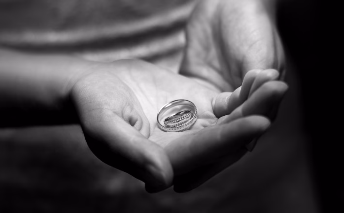 Engage & Inspire: Elevate Your Digital Card Promotion on Social Media