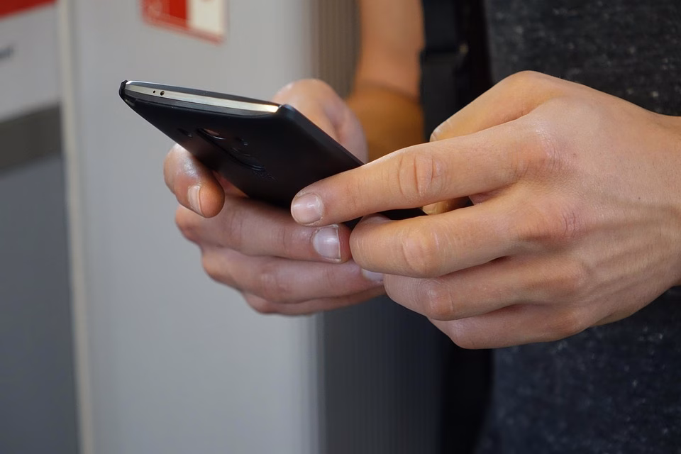 WhatsApp and Your Data: What Changes Mean for User Privacy WhatsApp and Your Data: What Changes Mean for User Privacy