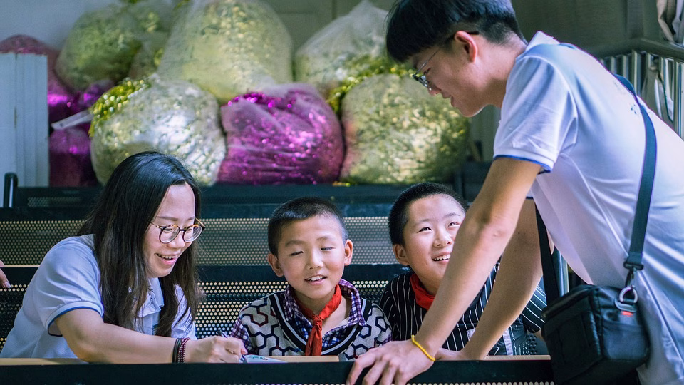 Revolutionizing Tutoring: How Digital Cards Enhance Learning Experiences