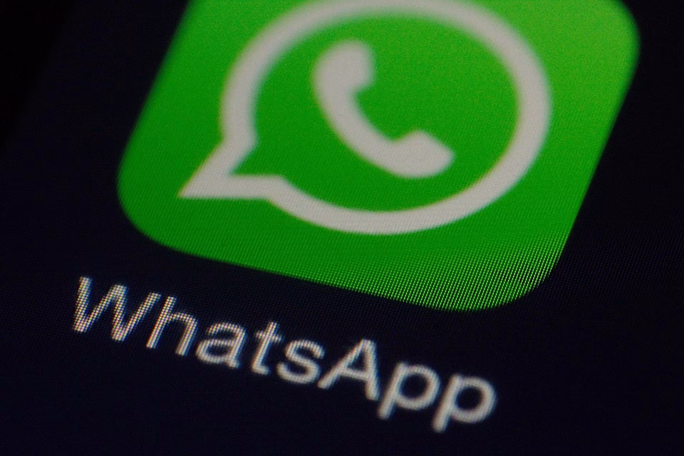 WhatsApp Takes Shopping Mobile: Introducing the New Store Feature!