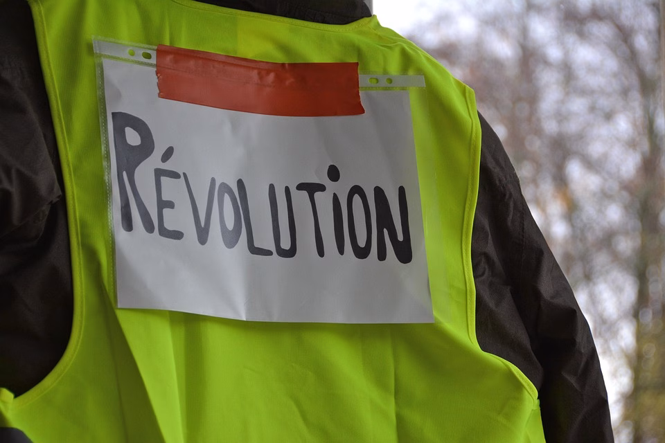 E-Invoicing Revolution: The Role of CRM in Modern Finance