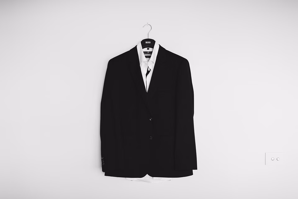 Tailored Solutions: Customizing CRM for Financial Institutions Tailored Solutions: Customizing CRM for Financial Institutions
