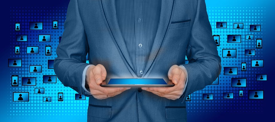 Integrating Traditional and Digital: The Best of Multi-Channel Marketing Integrating Traditional and Digital: The Best of Multi-Channel Marketing
