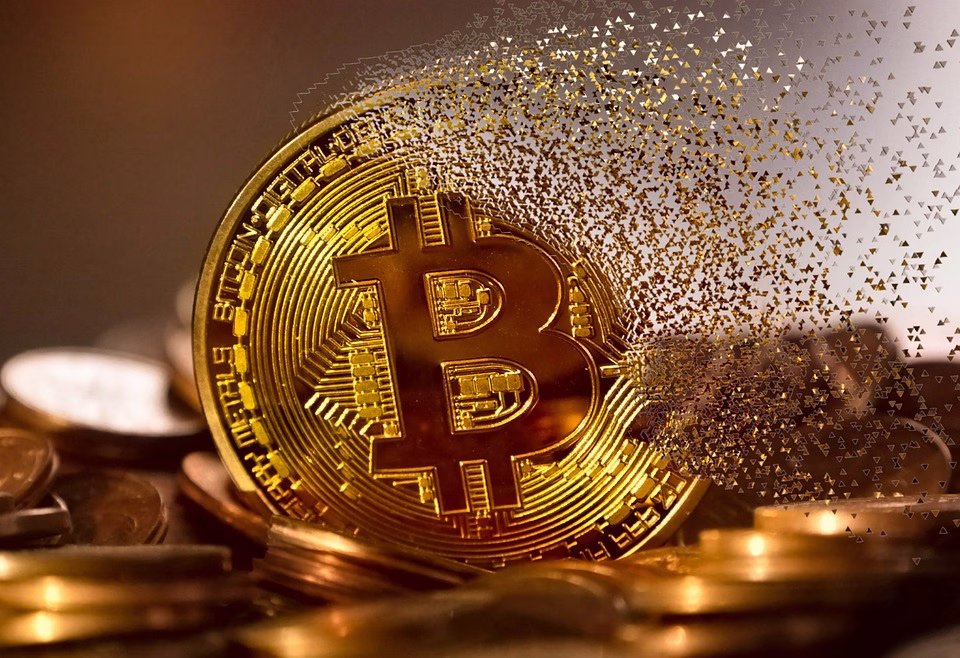 Decentralized Data Management: The Role of Blockchain in Modern CRM Decentralized Data Management: The Role of Blockchain in Modern CRM