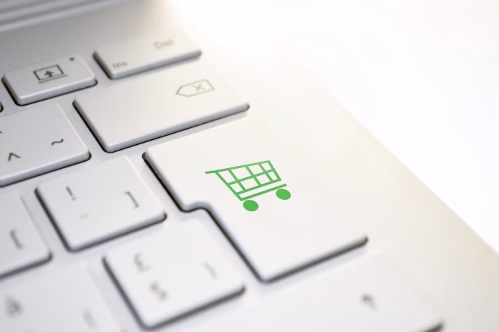 Choosing Your E-Commerce Champion: A Deep Dive into Shopify and WooCommerce
