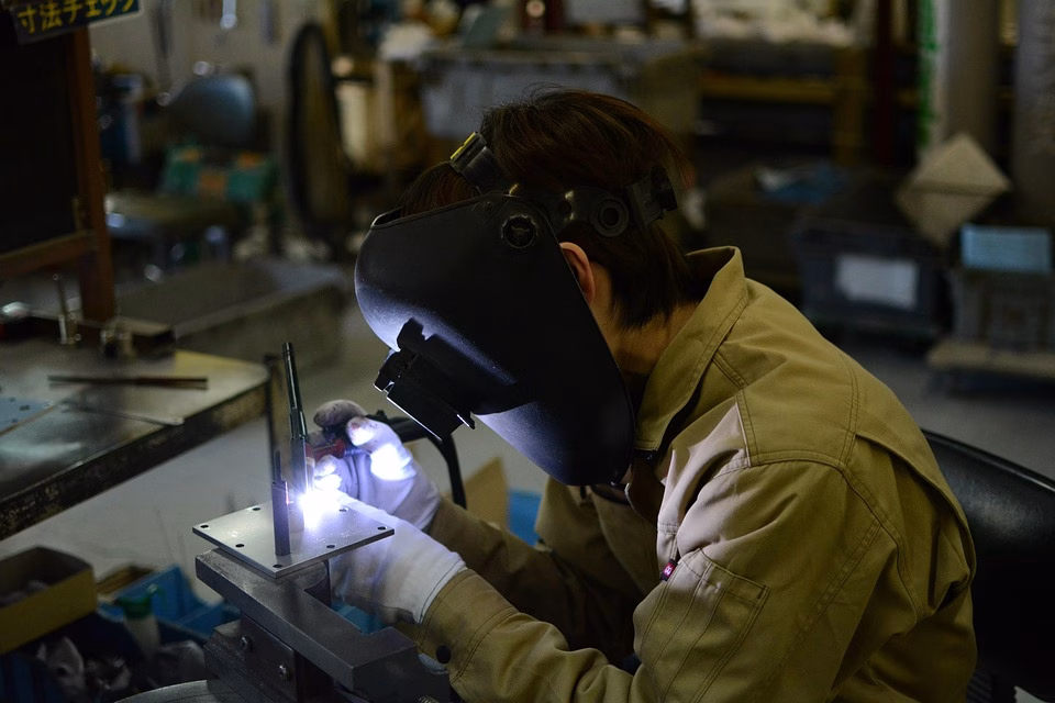 Manufacturing: Streamlining Operations: The Importance of CRM in Manufacturing Industries Manufacturing: Streamlining Operations: The Importance of CRM in Manufacturing Industries