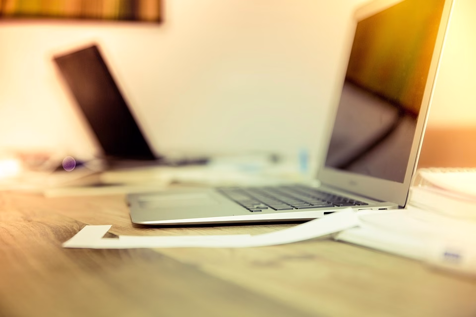 Freelancers Unite: How Mobile CRM Can Transform Your Client Management Freelancers Unite: How Mobile CRM Can Transform Your Client Management
