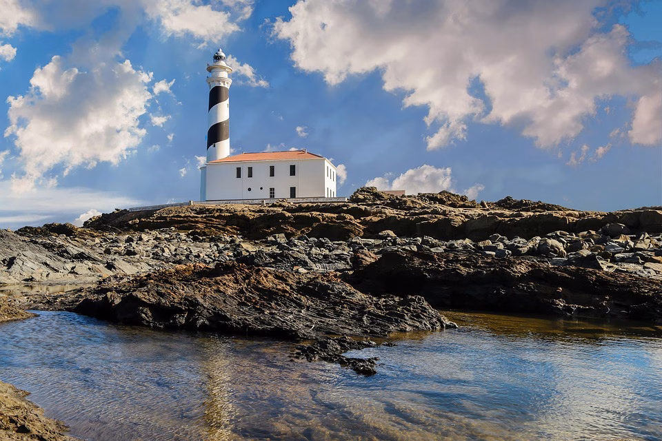 Navigating the Digital Landscape: How to Stand Out in a Saturated Market Navigating the Digital Landscape: How to Stand Out in a Saturated Market