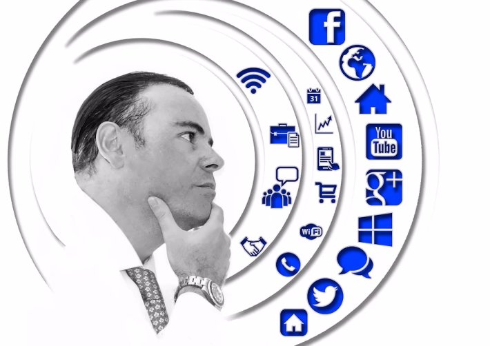 Networking in a Digital Age: Essential Tips for Using e-Cards Effectively