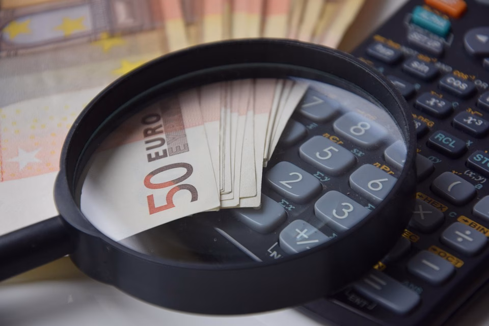 Cost Savings and Beyond: The Financial Benefits of AI in Business Cost Savings and Beyond: The Financial Benefits of AI in Business