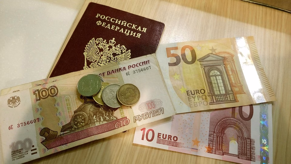 Expense Tracking Hacks: How to Stay On Top of Your Spending in 2023