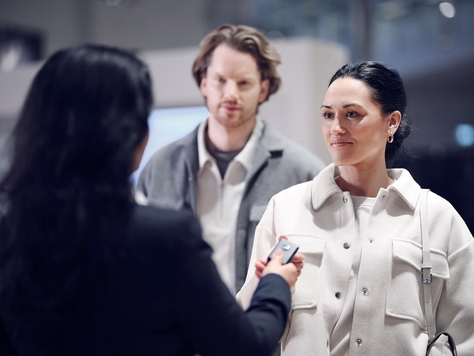 AI-Powered Customer Service: Enhancing Experience and Efficiency AI-Powered Customer Service: Enhancing Experience and Efficiency