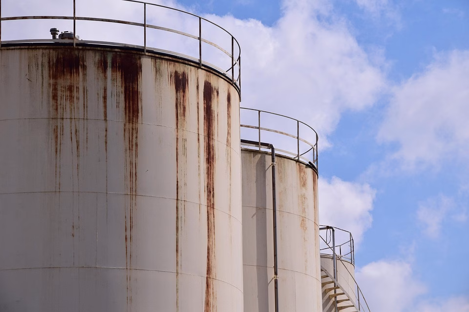 From Silos to Synergy: Breaking Down Barriers for Better Team Collaboration From Silos to Synergy: Breaking Down Barriers for Better Team Collaboration