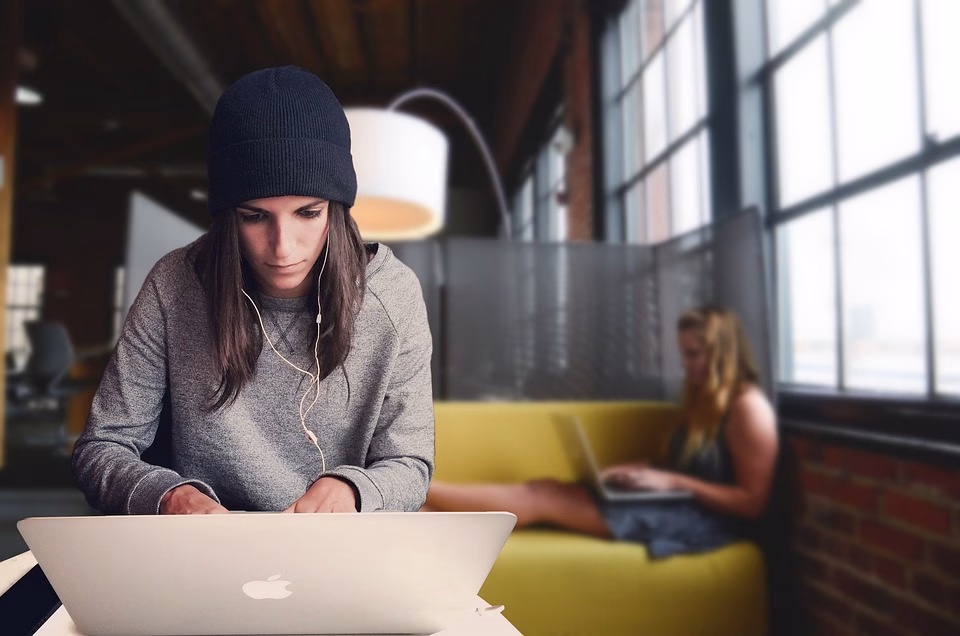 From Startup to Success: [Founder’s Name] on the SaaS Rollercoaster