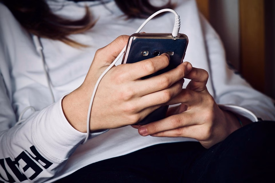 Mobile Apps Meet CRM: A Guide to API Integration for Business Growth Mobile Apps Meet CRM: A Guide to API Integration for Business Growth