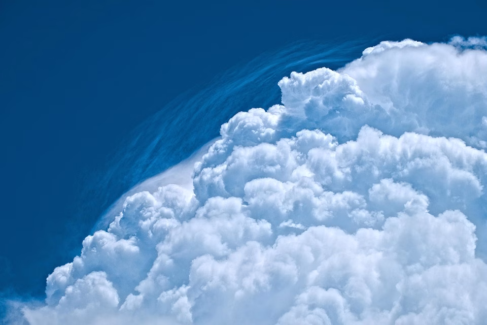 Unlocking the Cloud: A Simple Guide for New Users Unlocking the Cloud: A Simple Guide for New Users