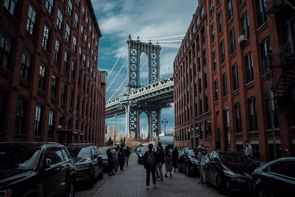 Bridging Communication Gaps: How Project Tracking Software Enhances Team Collaboration