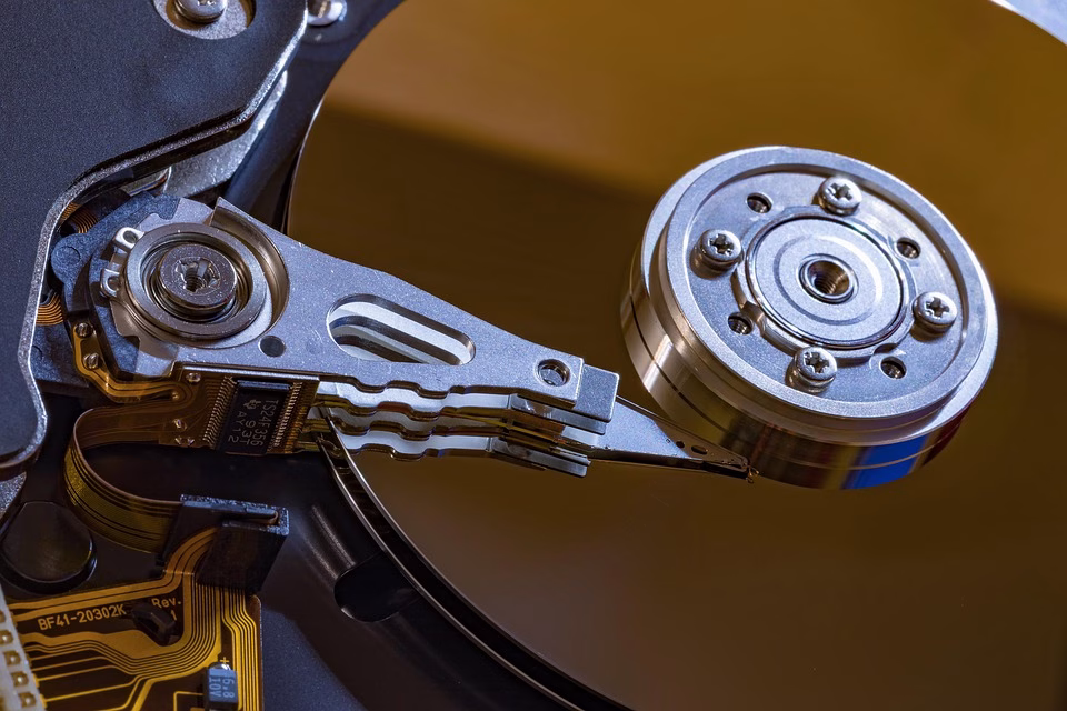 From Data to Action: The Art of Performance Tracking in the Workplace