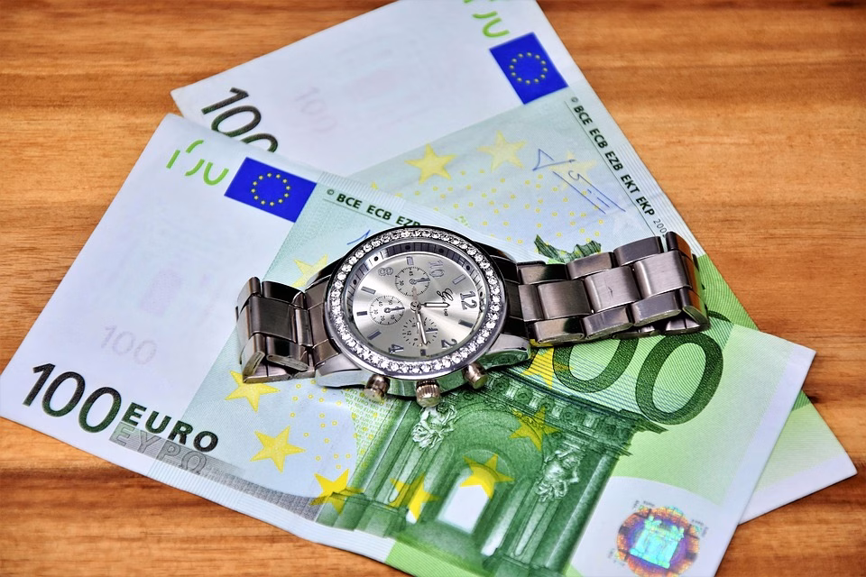 Maximize Revenue: Harnessing CRM Tools for Efficient Invoice Management