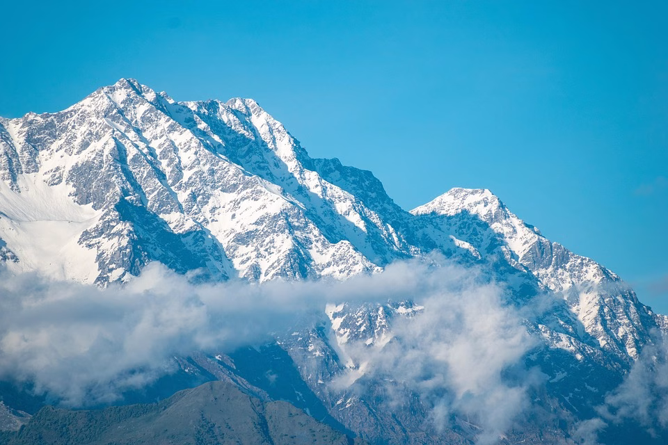 Navigating the Cloud: Why Your Enterprise Needs Cloud-Based Software Now