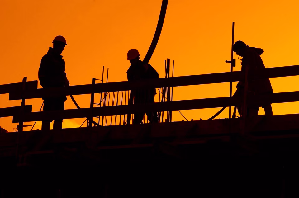 How to Build a Lasting Competitive Edge in a Crowded Market How to Build a Lasting Competitive Edge in a Crowded Market