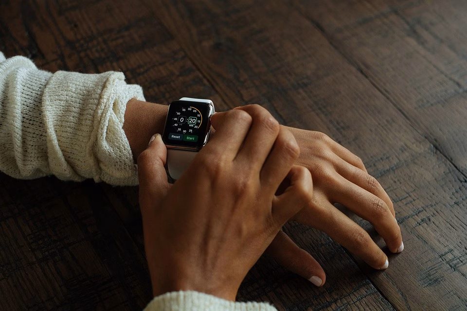 Wearable Technology in 2025: Enhancing Productivity and Well-being