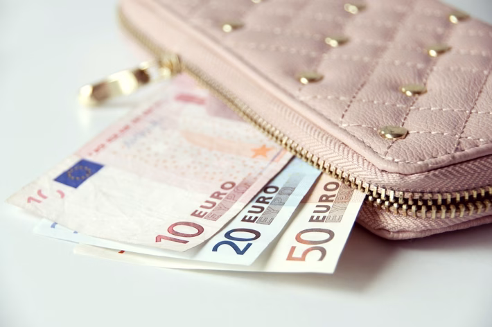Boosting Cash Flow: How Paperless Invoicing Enhances Payment Processes